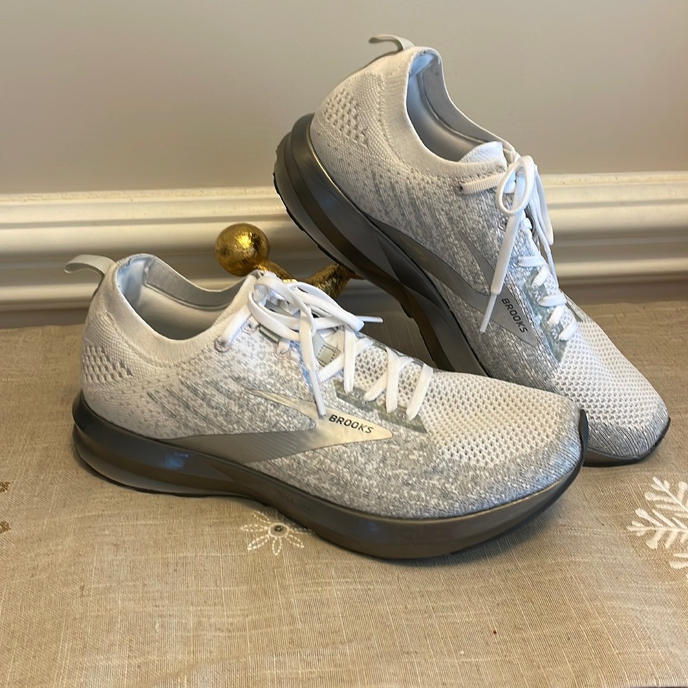 Brooks Levitate 3 - Excellent Condition